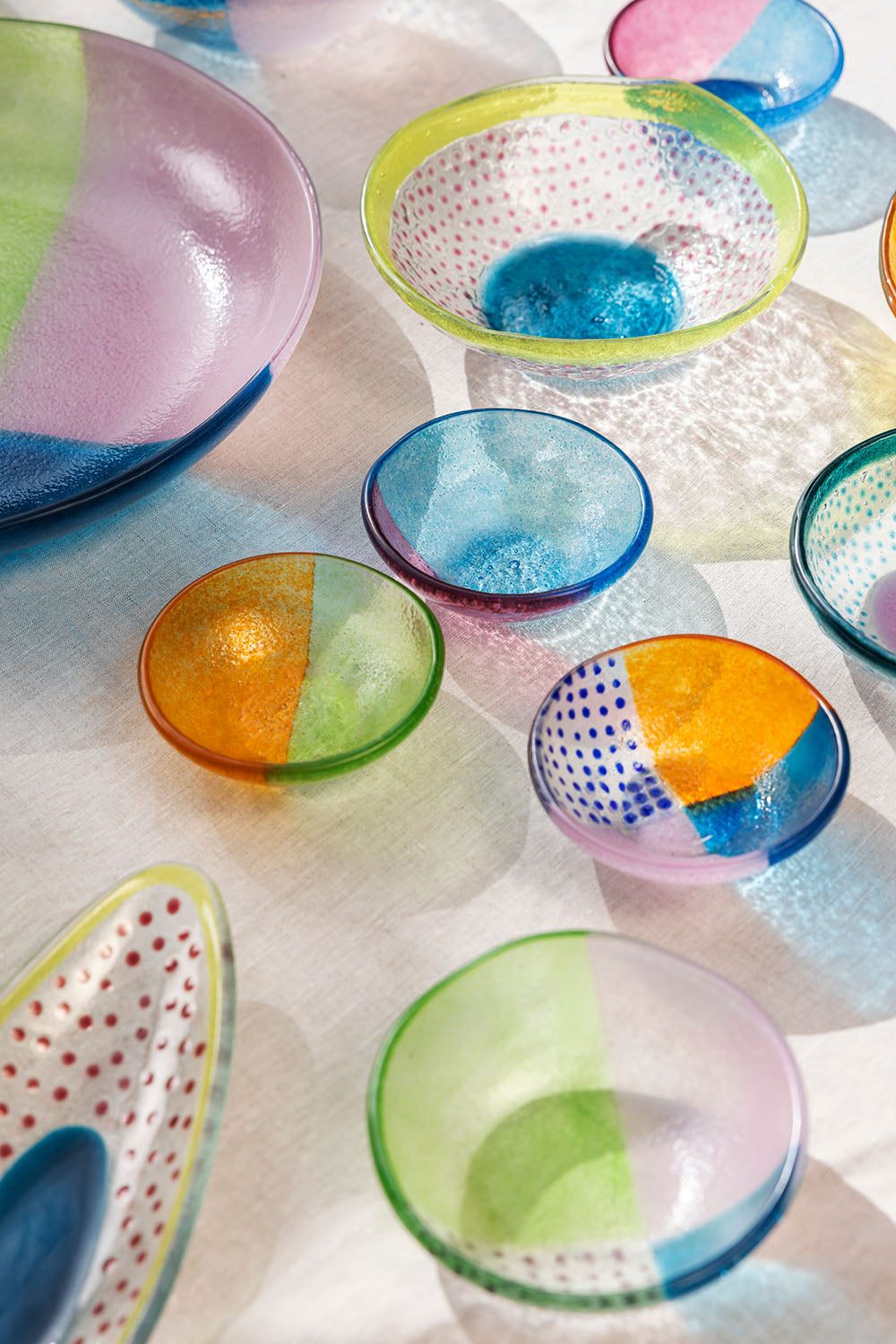 Glass Bowl M Floating Hues - Multicolor