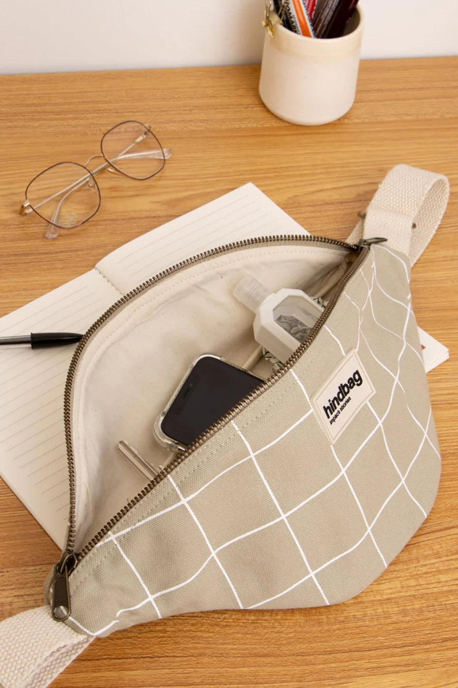 The Notebook Olivia Banana bag - Sage Green/White