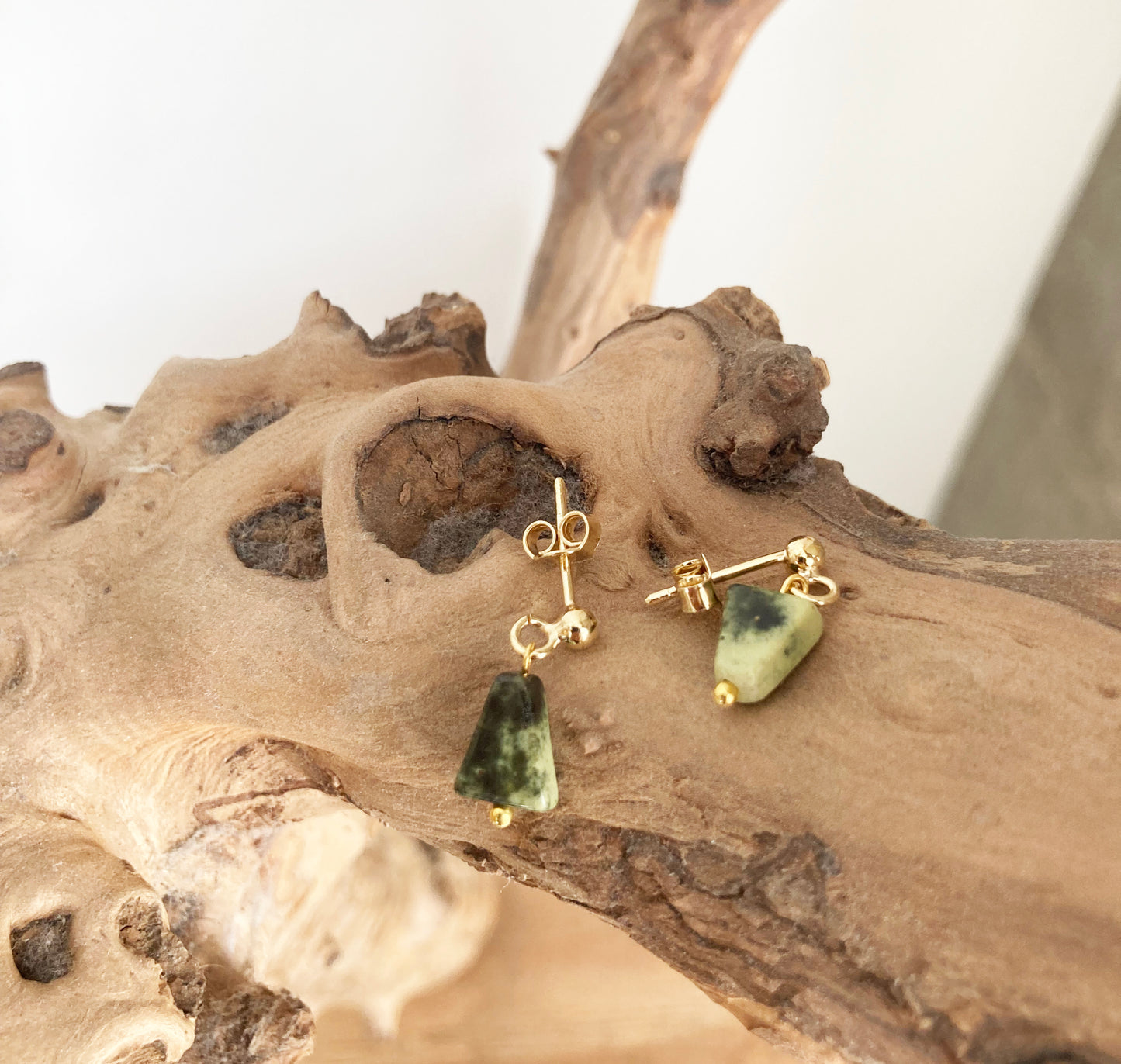 Essyello Triangle Studs