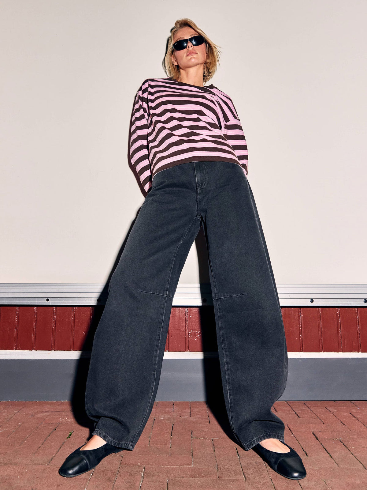 Bold Barrel Fit Jeans - Washed Black