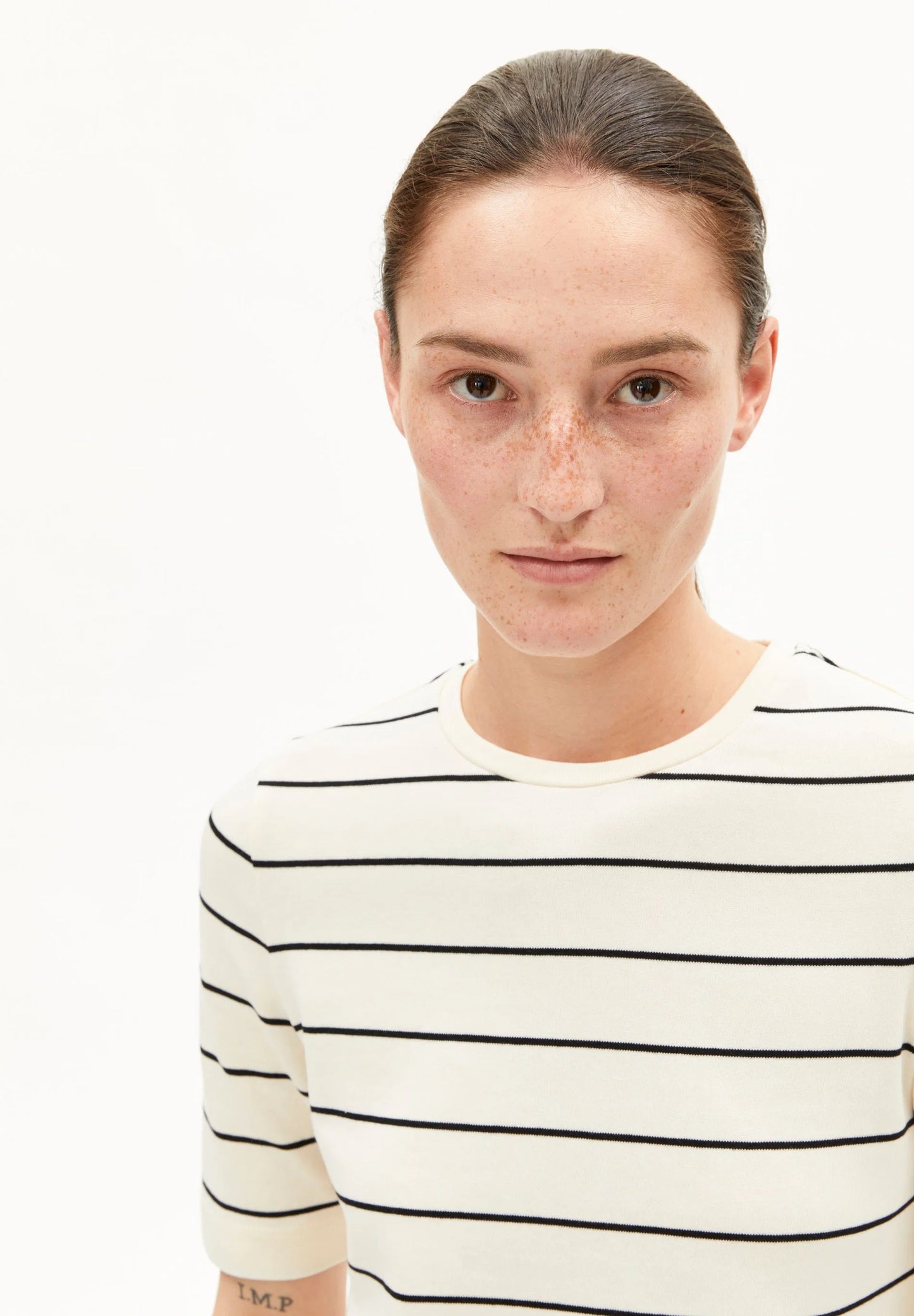 Jaanisara Fine Stripe T-Shirt - Oatmilk/Black