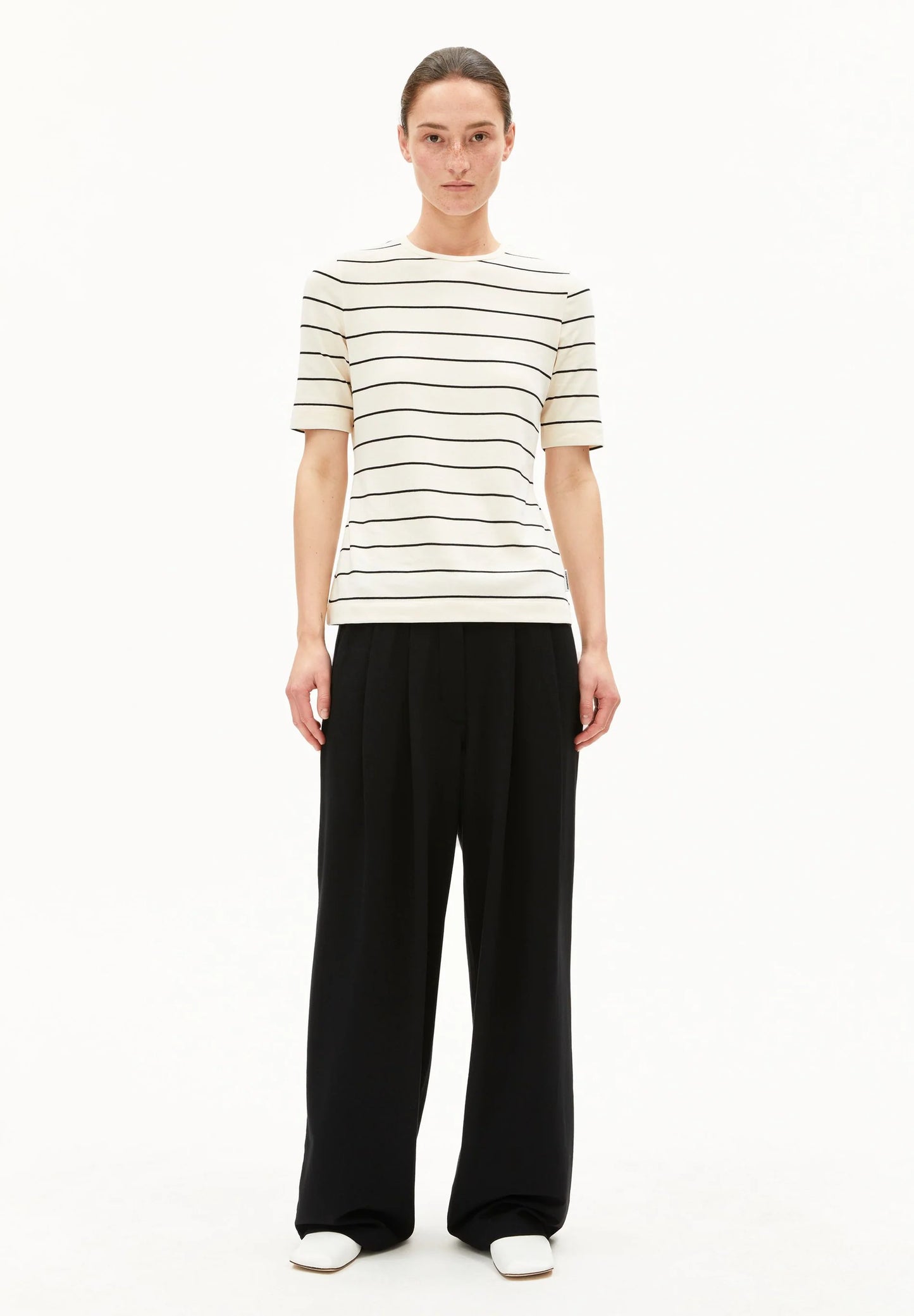 Jaanisara Fine Stripe T-Shirt - Oatmilk/Black