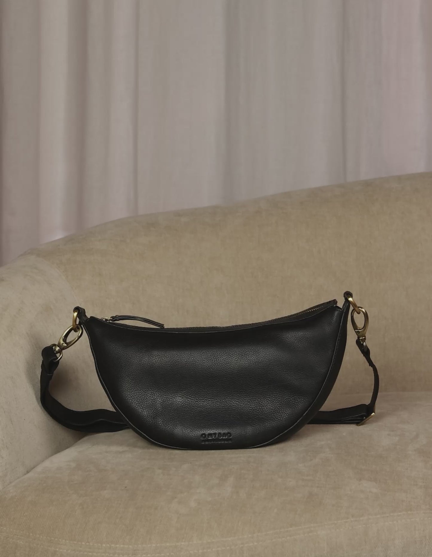 Leo Midi - Black Soft Grain