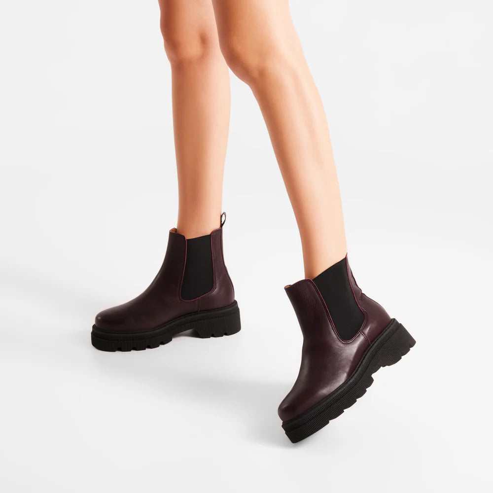 LAST PAIR in 41 - Sanna Chelsea Boot - Cherry