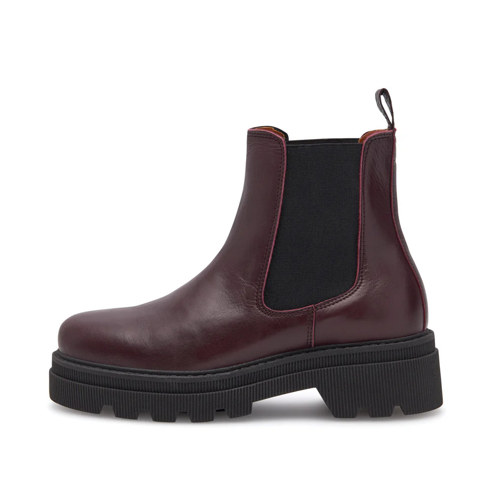 LAST PAIR in 41 - Sanna Chelsea Boot - Cherry