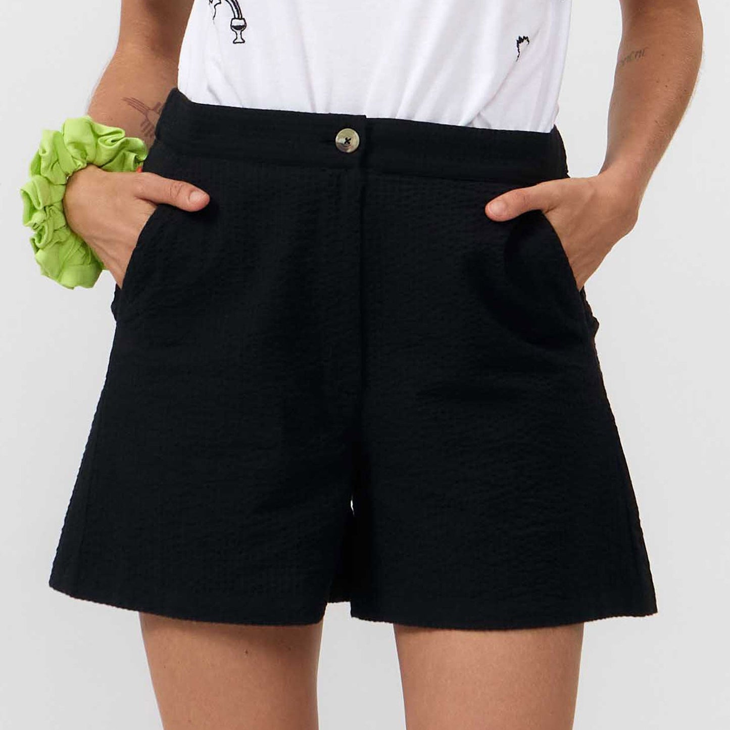 Genil Shorts - Black