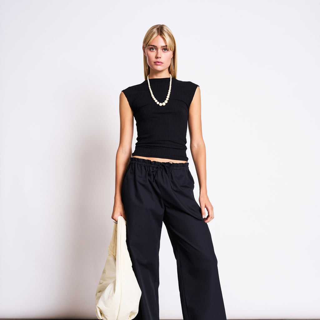 Apis Top - Black