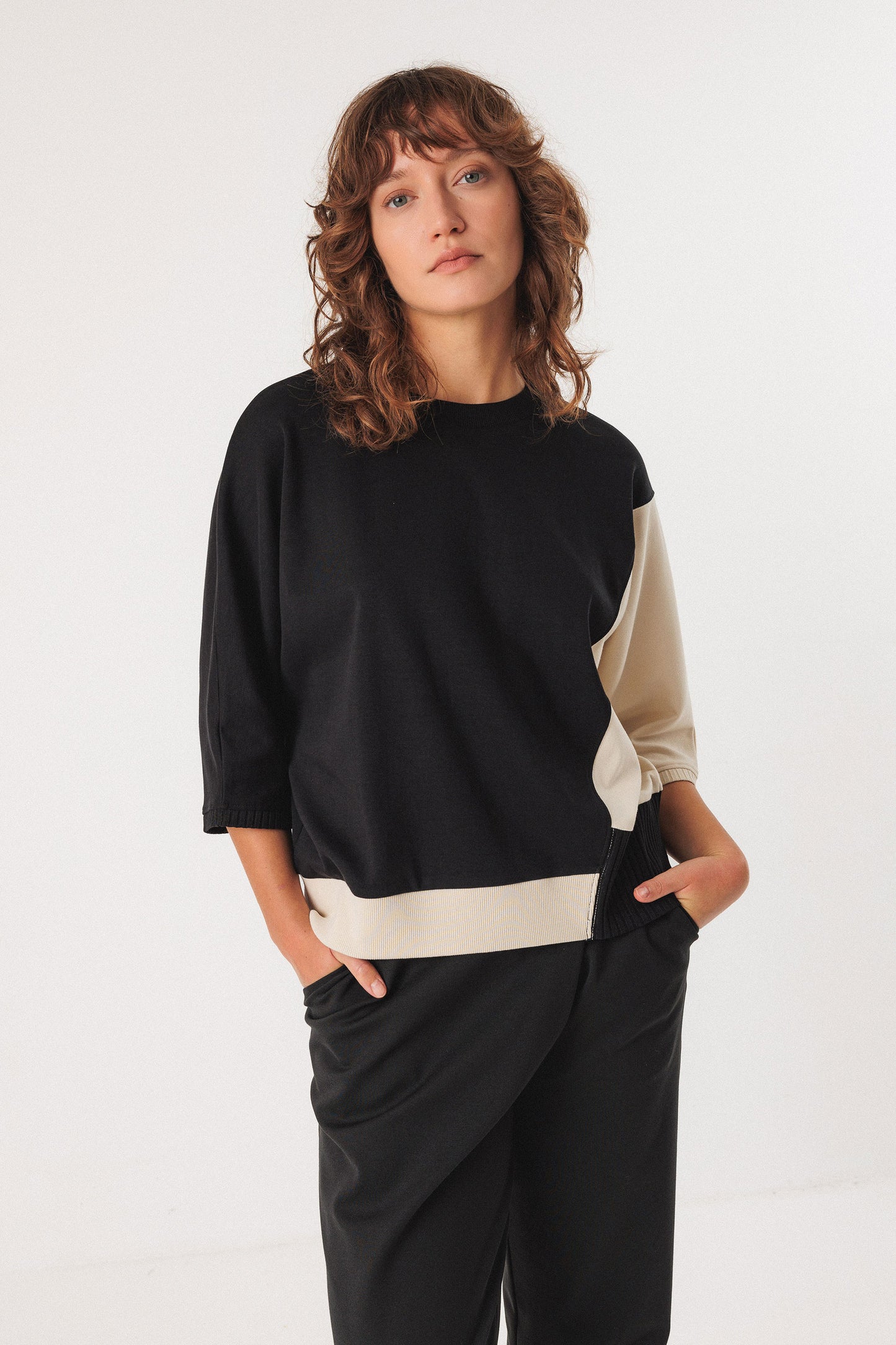 LAST ONE in S - Aloria T-Shirt - Black