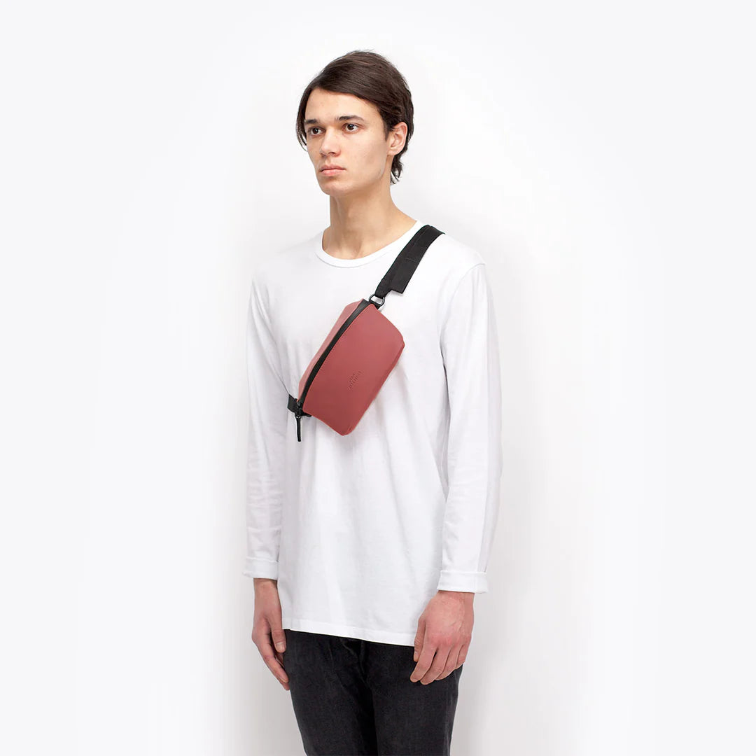 Ucon Acrobatics Jona Bum Bag Lotus - Dark Rose/Hibiscus