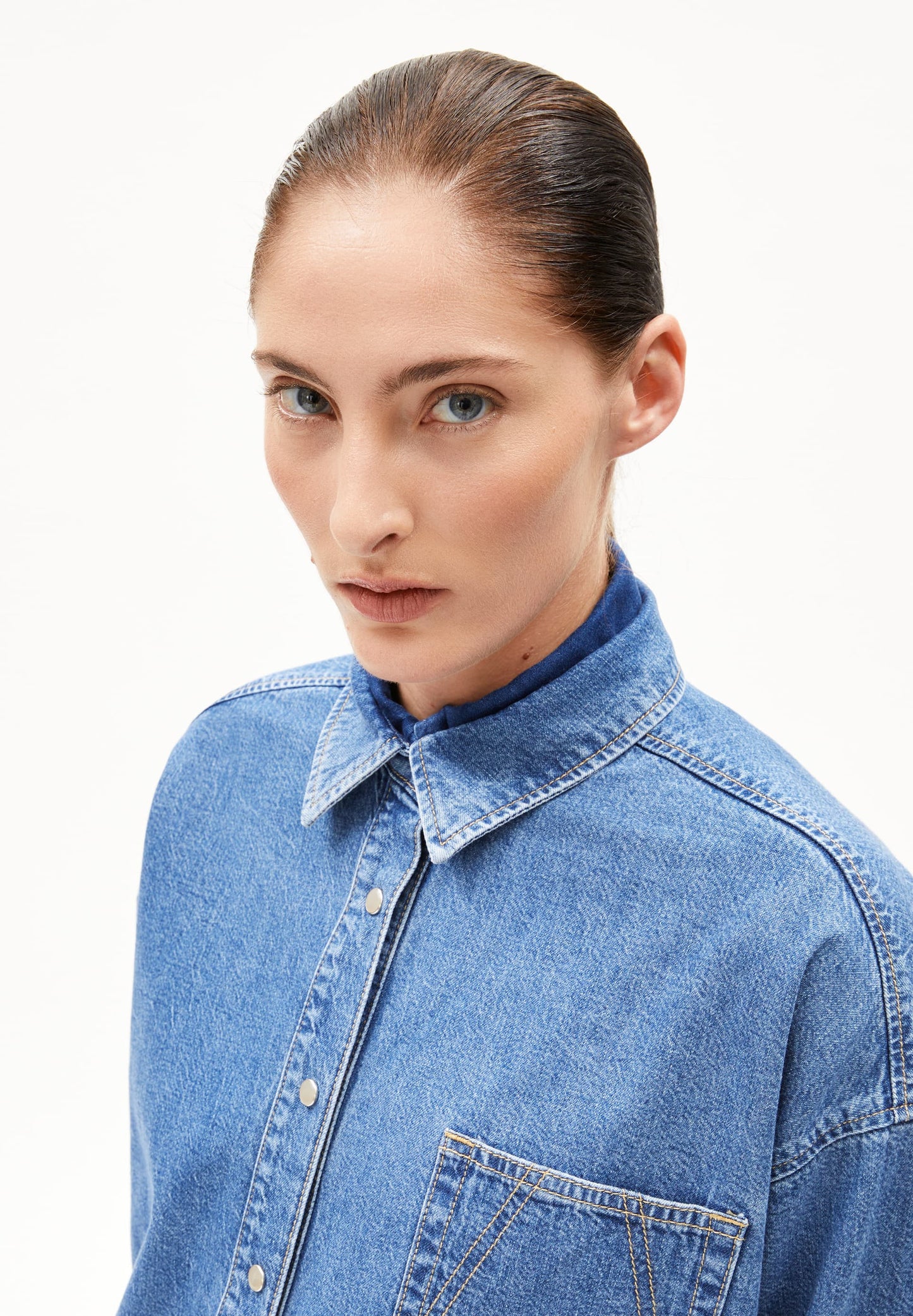 LAST ONE in L - Nalaani Denim Blouse - Sea Foam