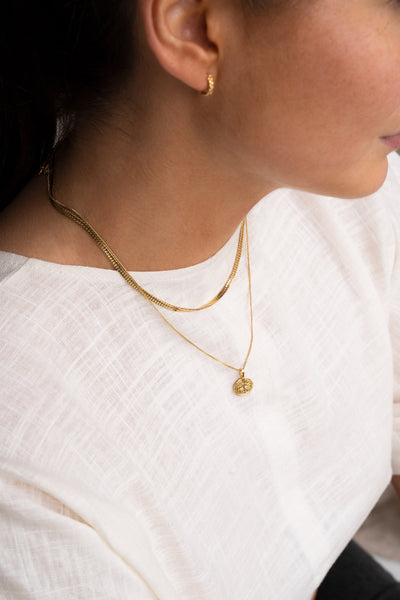 Flawed Holly Necklace - Gold