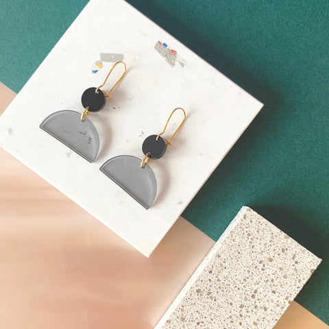 Mimimono Perfect Balance Earrings - Transparant Grey | Dark Grey