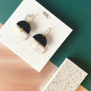 Mimimono Perfect Balance Earrings - Pearl | Black