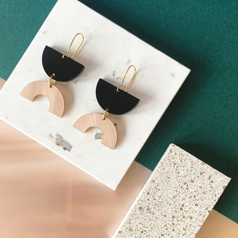 Mimimono Perfect Balance Earrings - Pink Pearl | Black